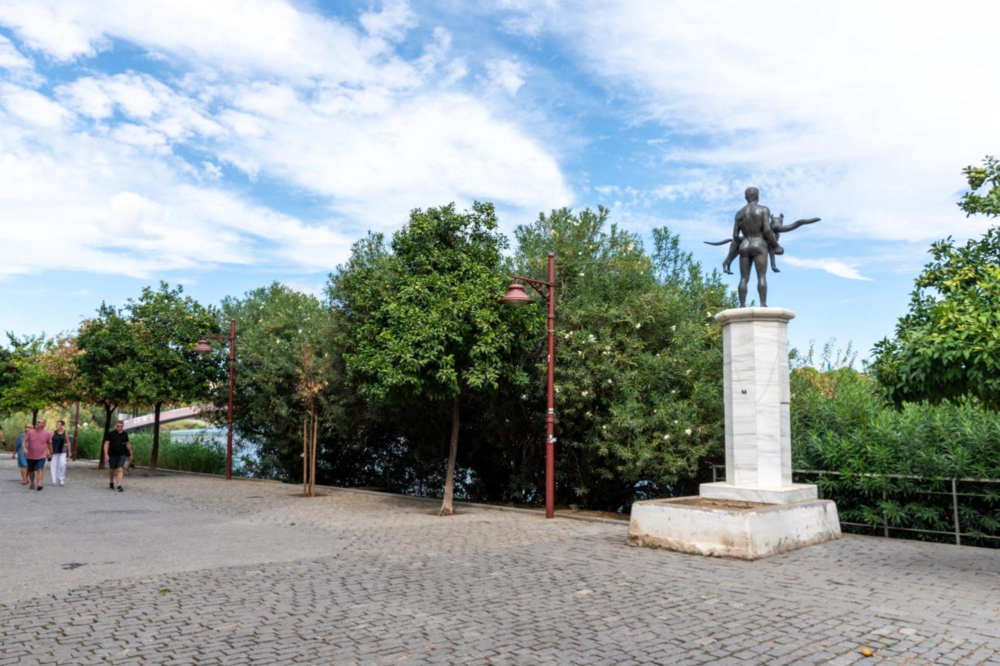3 Y 2 Banos Junto Al Rio * Seville